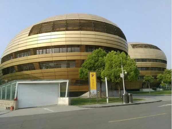 雙曲鋁單闆定制