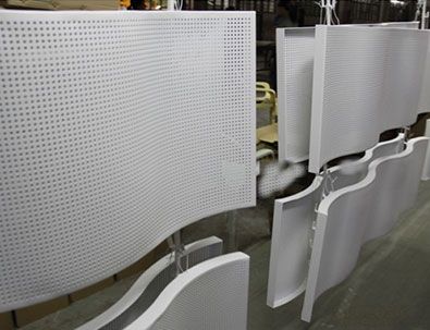 沖孔弧形鋁單闆